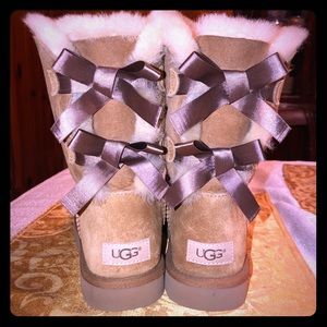 Authentic Ugg boots with trendy lace-up back
